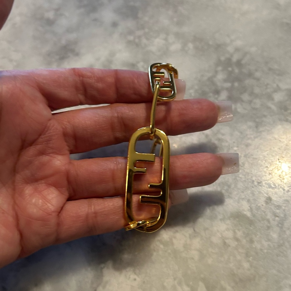 Chic Gold-Tone Safety Pin Bracelet - Picture 2 of 2